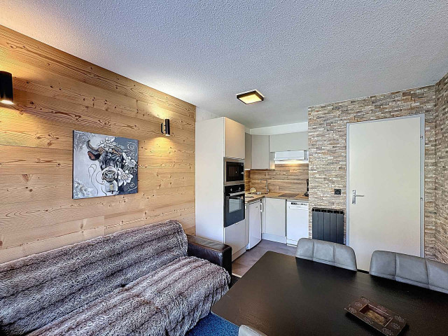 _lv_images__lot_0002020013_02_28724411