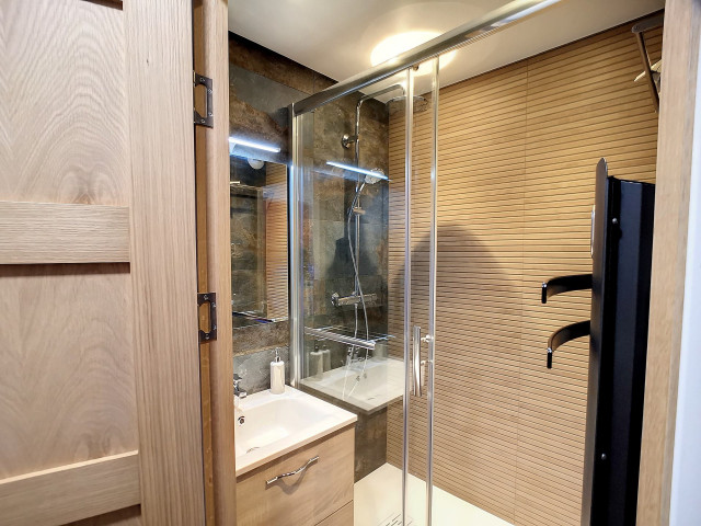 _lv_images__lot_0002020017_09_28592297