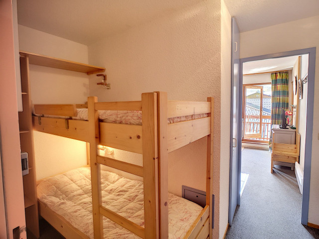 _lv_images__lot_0002020017_11_30140945