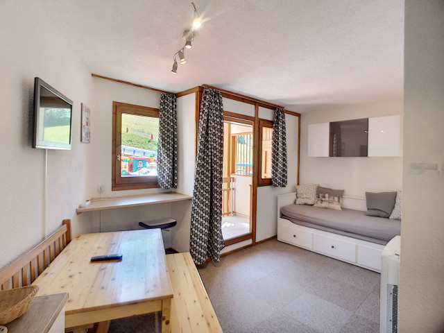 _lv_images__lot_0002030008_01_28337598