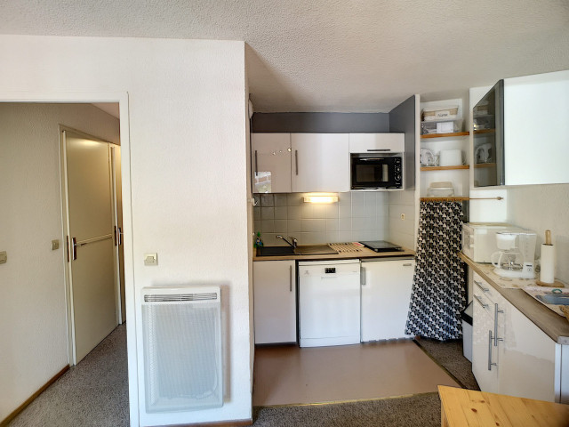 _lv_images__lot_0002030008_03_29147780