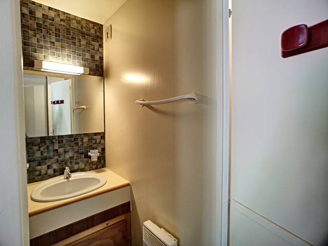 _lv_images__lot_0002030008_11_30204127