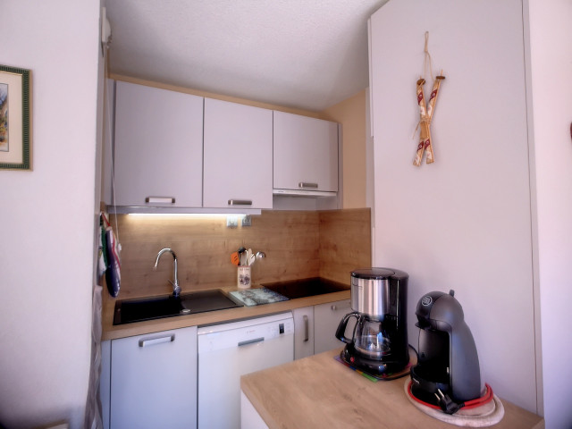 _lv_images__lot_0002030018_03_28084140