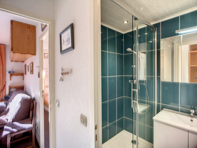 _lv_images__lot_0002030018_05_27875466