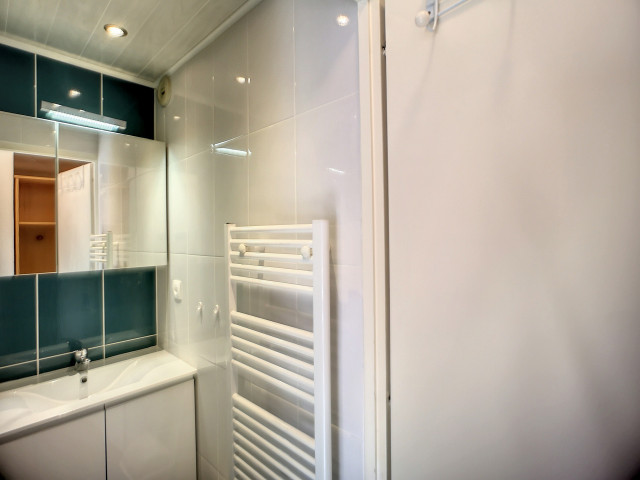 _lv_images__lot_0002030018_06_29445797