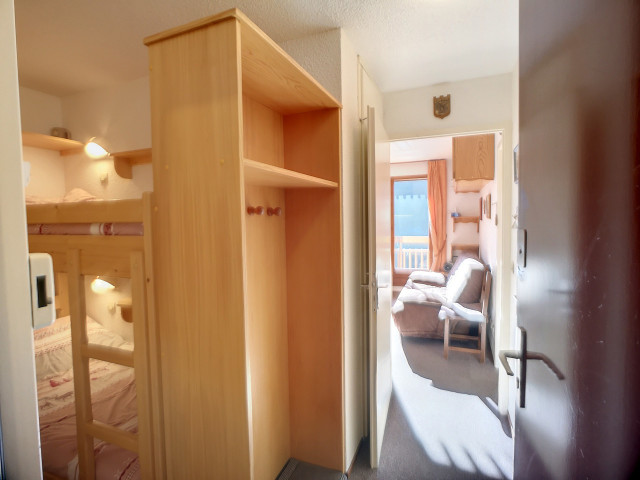 _lv_images__lot_0002030018_07_30182459