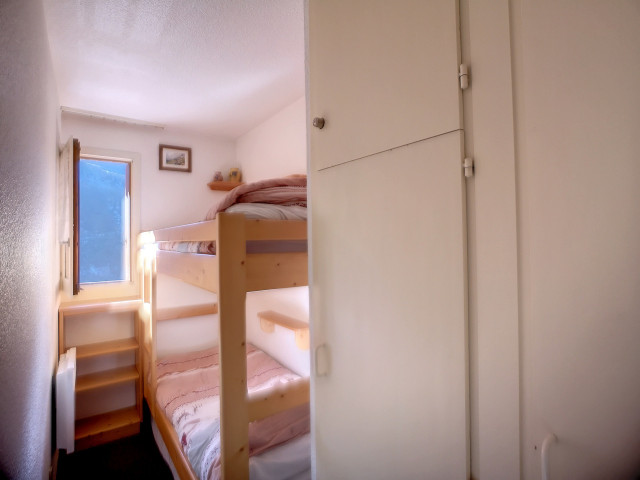 _lv_images__lot_0002030018_12_29266426