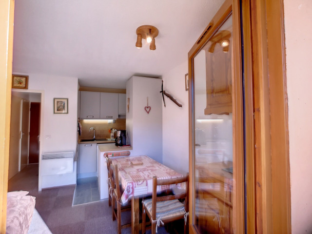 _lv_images__lot_0002030018_13_28645602