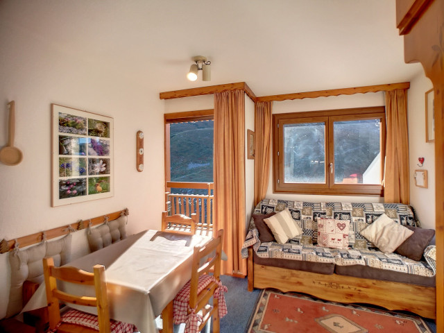 _lv_images__lot_0002030025_03_28220020