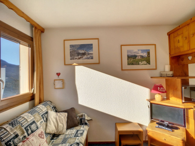 _lv_images__lot_0002030025_05_28630806