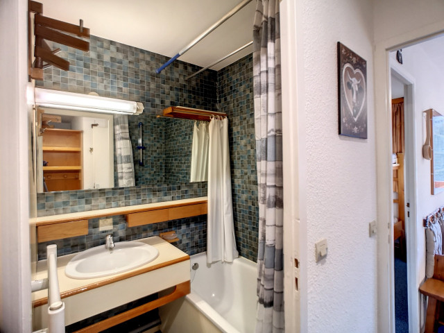 _lv_images__lot_0002030025_09_28881815