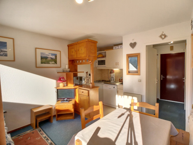 _lv_images__lot_0002030025_13_29666280