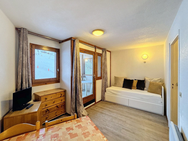 _lv_images__lot_0002030032_01_28783184