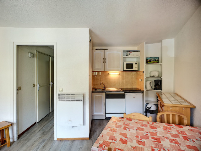 _lv_images__lot_0002030032_02_30085984