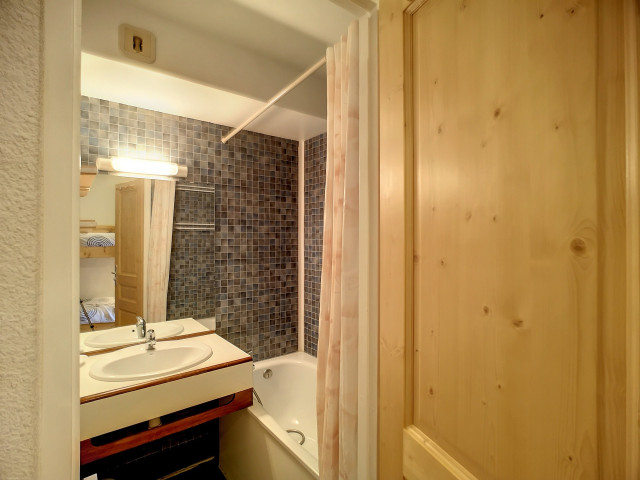 _lv_images__lot_0002030033_06_30010715