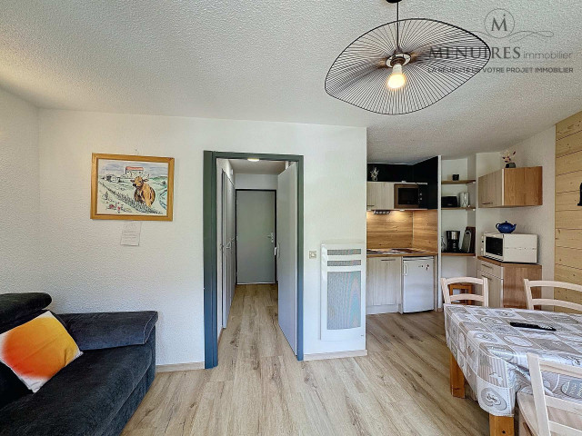 _lv_images__lot_0002030040_05_28592042