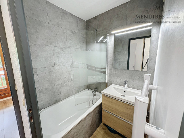 _lv_images__lot_0002030040_07_28666223