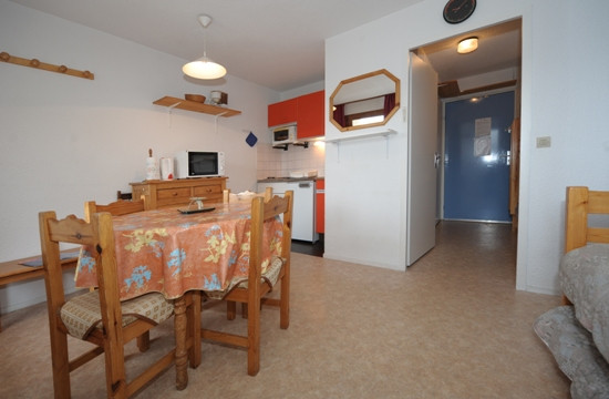 _lv_images__lot_0002040030_02_28200190