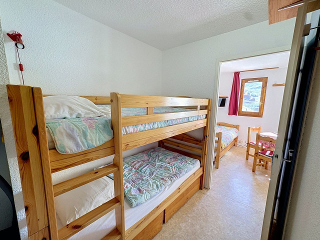 _lv_images__lot_0002040030_10_33191455