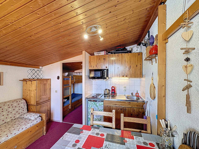 _lv_images__lot_0002040057_04_29426656