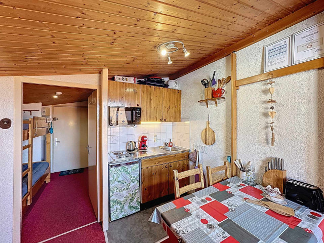 _lv_images__lot_0002040057_05_30182892