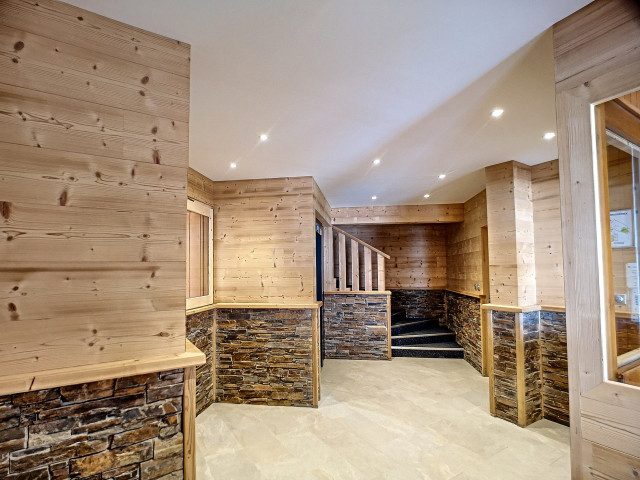 _lv_images__lot_0002040057_12_27572637 _lv_images__lot_0002040057_12_27572637