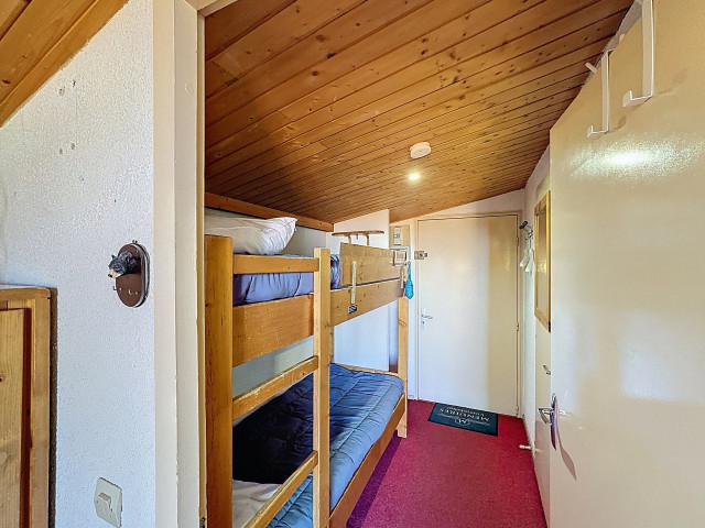 _lv_images__lot_0002040057_12_29187782