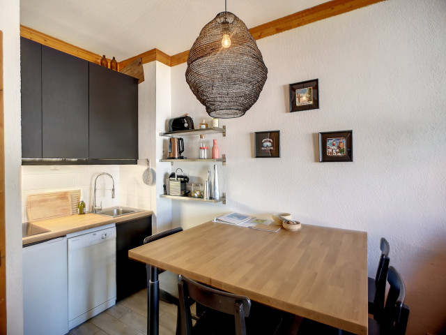 _lv_images__lot_0002050009_05_28550221