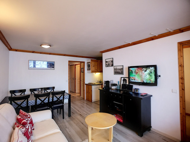 _lv_images__lot_0002050023_02_30121329