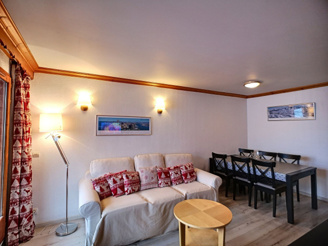 _lv_images__lot_0002050023_04_30182627