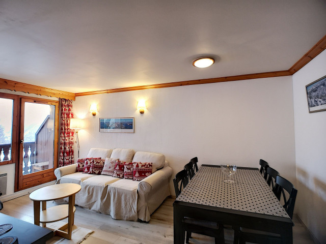 _lv_images__lot_0002050023_09_27725781