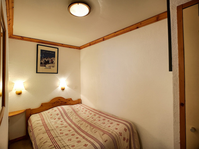 _lv_images__lot_0002050023_11_28219602