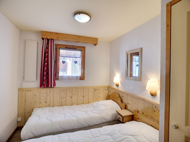 _lv_images__lot_0002050028_09_29968323