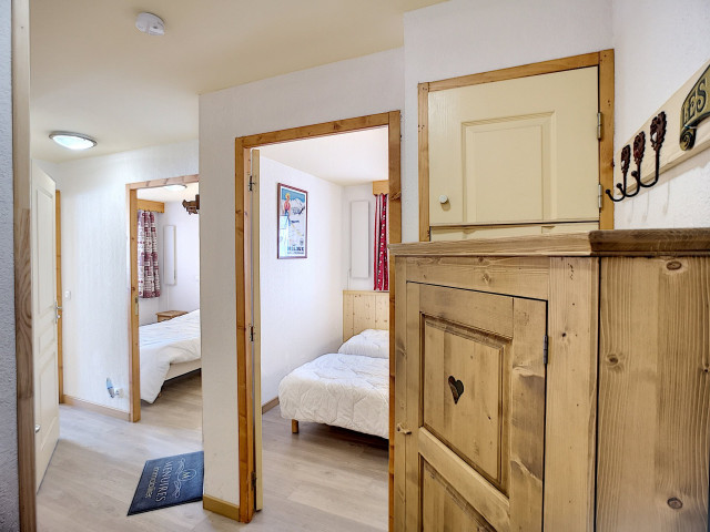 _lv_images__lot_0002050028_10_28551732