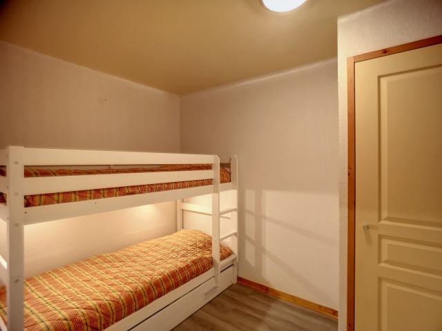 _lv_images__lot_0002050031_10_29745191