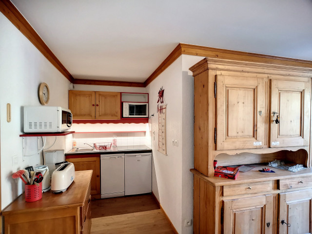 _lv_images__lot_0002050204_06_30009148