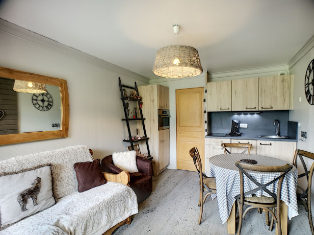 _lv_images__lot_0002050611_02_27388607