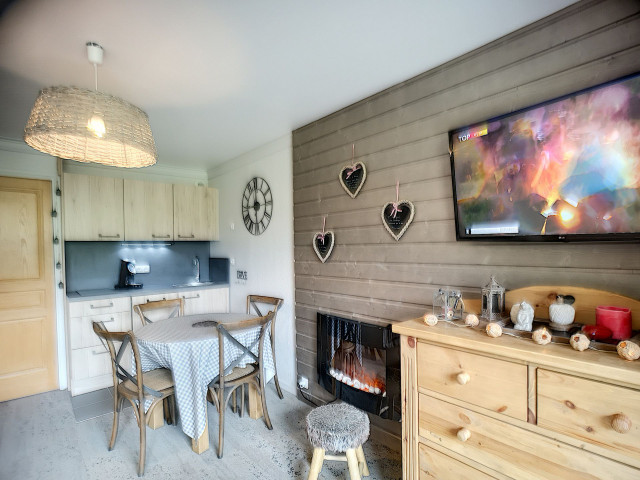 _lv_images__lot_0002050611_03_28084619 _lv_images__lot_0002050611_03_28084619