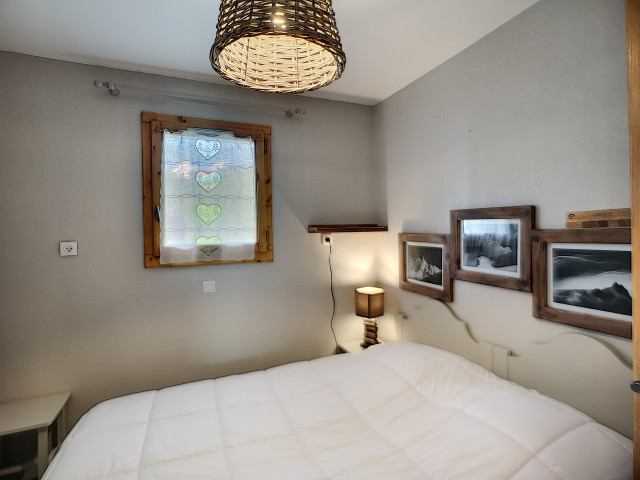 _lv_images__lot_0002050611_04_32369619