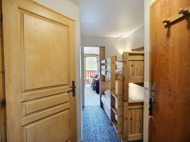 _lv_images__lot_0002050611_05_29948287