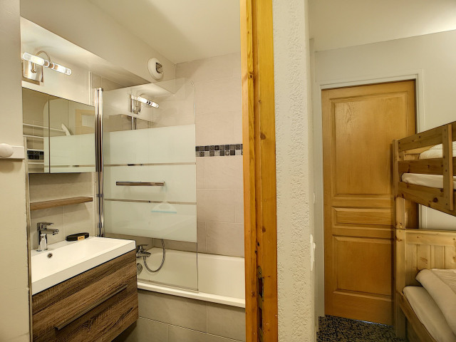 _lv_images__lot_0002050611_06_29968672