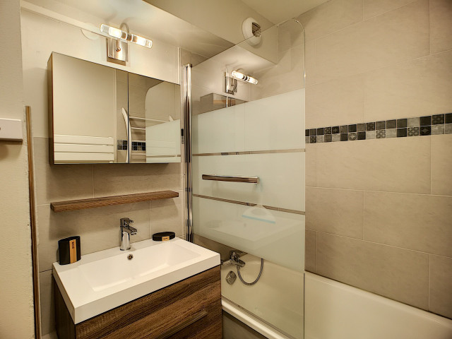 _lv_images__lot_0002050611_07_30183091