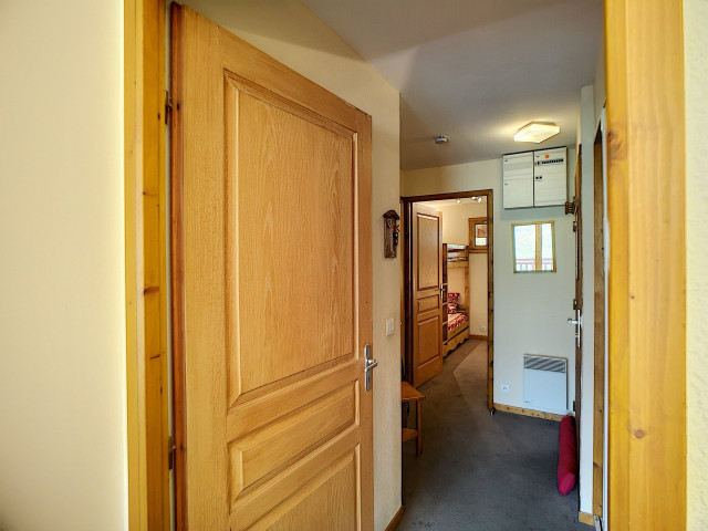 _lv_images__lot_0002050910_06_29584586