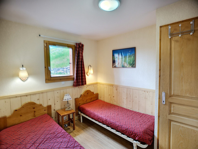 _lv_images__lot_0002051017_04_29147137