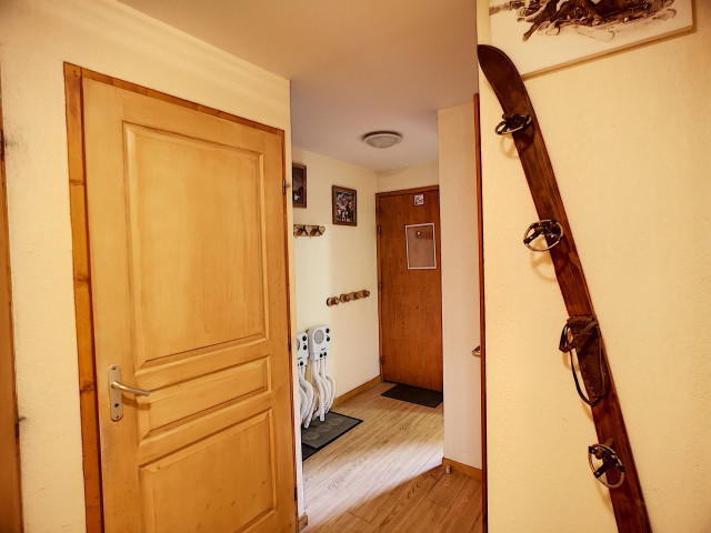 _lv_images__lot_0002051017_07_30051167