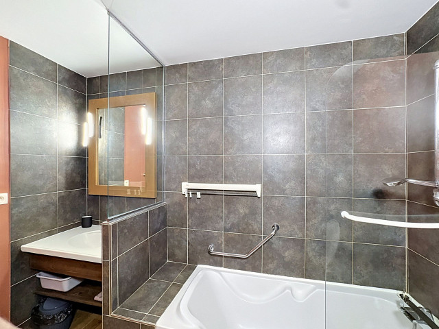 _lv_images__lot_0002060411_09_33189339