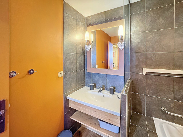 _lv_images__lot_0002060411_12_30066505