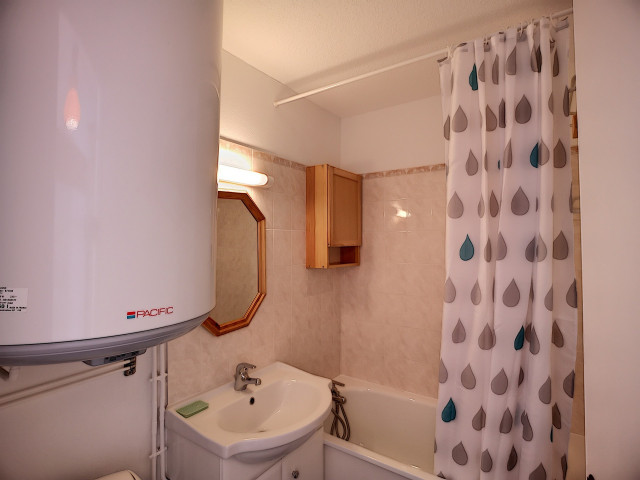 _lv_images__lot_0005001226_08_29108309