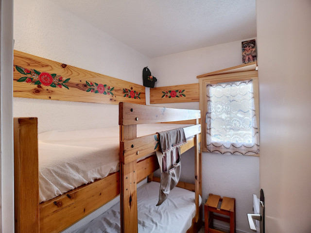 _lv_images__lot_0005001226_10_30086352