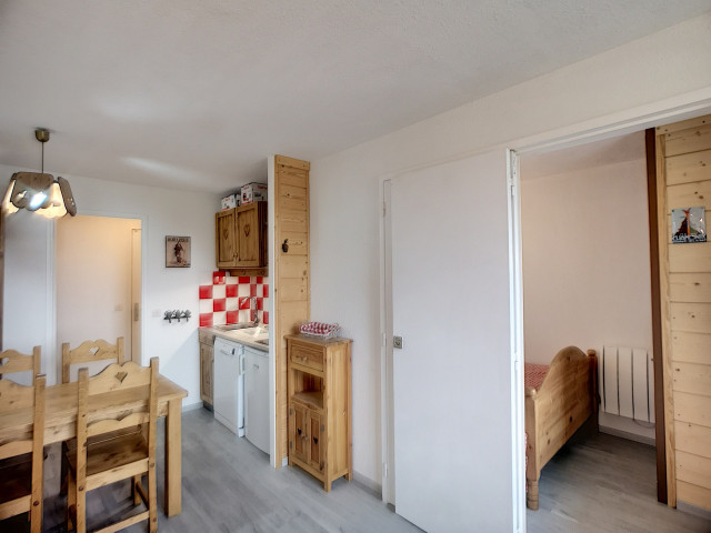 _lv_images__lot_0007000120_04_29127256